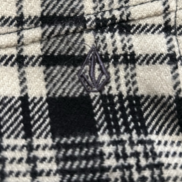 Volcom Scout Women’s Black & White Flannel Zip Up Jacket - Picture 13 of 16